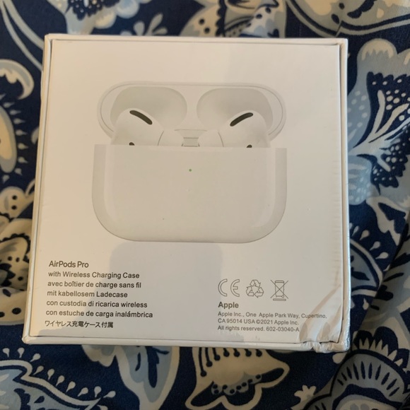 Apple AirPods (brand new) - Picture 2 of 3